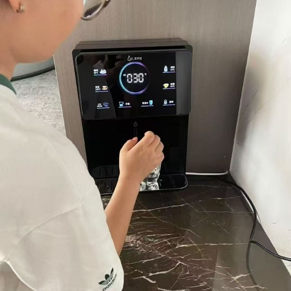 Table water dispenser for countertop use